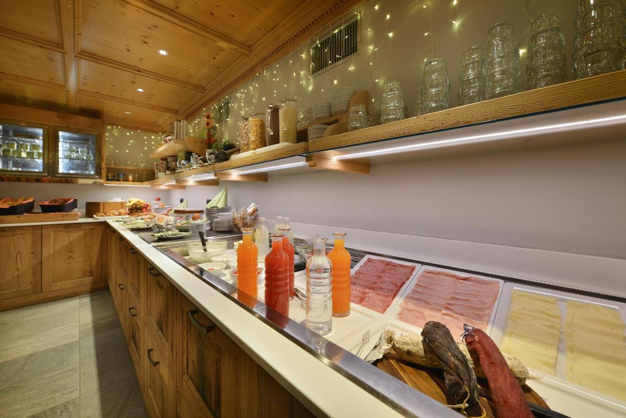 Hotel San Giovanni Livigno Bagian luar foto